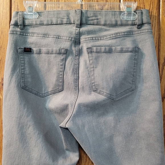 🌷SOLD🌷Sofia Vergara jeans - Picture 6 of 6